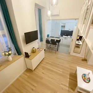 Goldart Design In The Heart Of Budapest